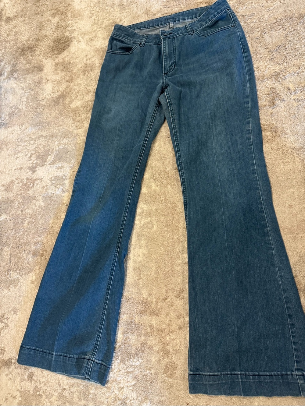 Kimes Ranch LOLA Jean - Picture 3 of 9